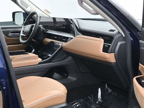 Certified 2025 INFINITI QX80 Luxe image 6