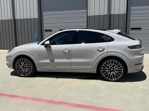 Used 2022 Porsche Cayenne GTS AWD/4WD image 91
