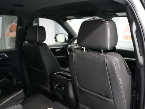 Used 2025 Chevrolet Tahoe Premier AWD/4WD image 23