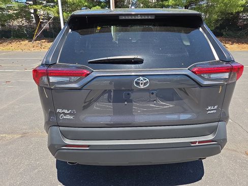 Used 2023 Toyota RAV4 XLE Premium AWD/4WD image 4