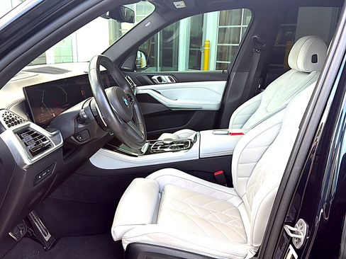 Used 2025 BMW X5 xDrive40i w/ M Sport Package AWD/4WD image 7
