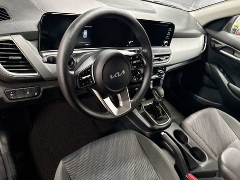 Used 2024 Kia Seltos LX AWD/4WD image 9