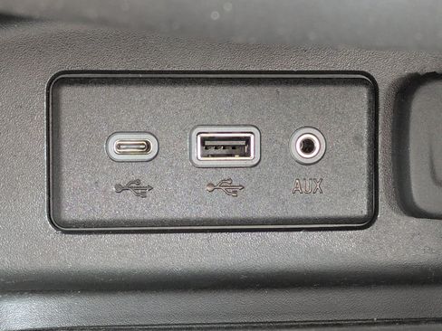 Used 2023 Chevrolet Equinox LT FWD image 28