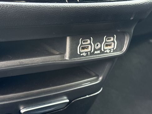 Used 2025 Chrysler Pacifica Select FWD image 23