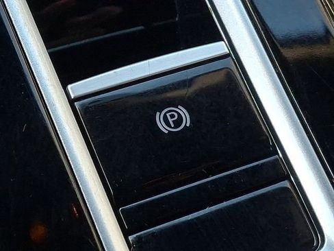 Used 2024 Volkswagen Atlas Cross Sport SE image 24