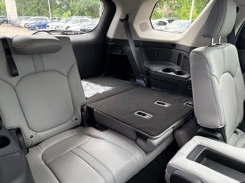 Used 2025 Honda Pilot Touring image 16