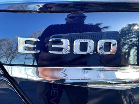 Used 2018 Mercedes-Benz E 300 image 9