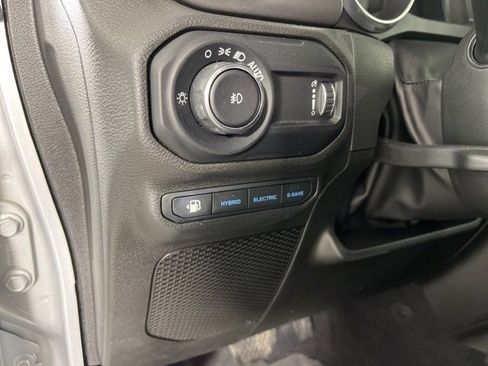 Used 2023 Jeep Wrangler Unlimited w/ Sun & Screen Package image 28