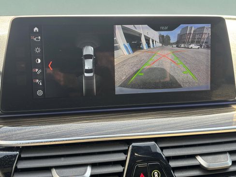 Used 2018 BMW 530i xDrive w/ Premium Package image 15