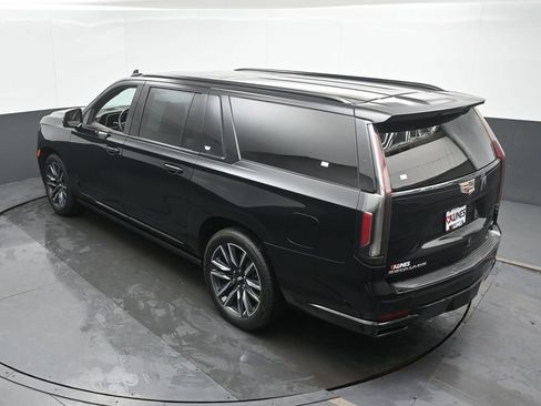 Used 2024 Cadillac Escalade ESV Sport w/ Touring Package image 39