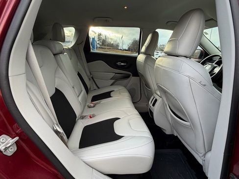 Used 2021 Jeep Cherokee Latitude Plus image 26