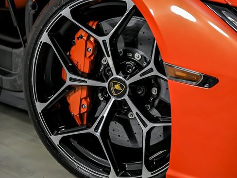 Used 2024 Lamborghini Revuelto AWD/4WD image 3