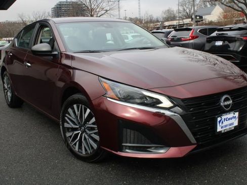 Used 2025 Nissan Altima 2.5 SV image 5