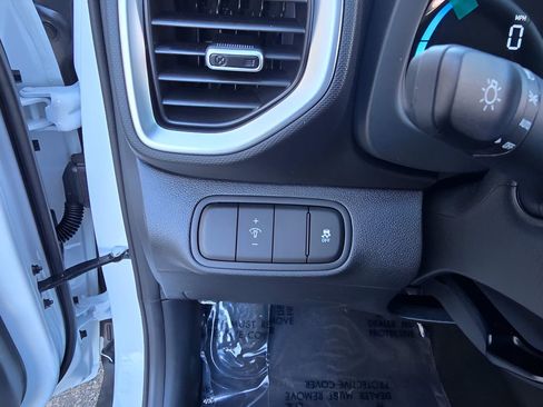 New 2025 Hyundai Venue SEL image 17