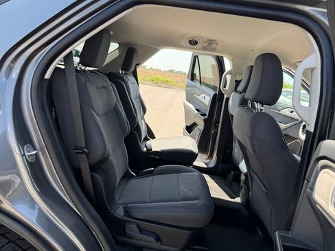 Used 2025 Ford Explorer Active AWD/4WD image 19