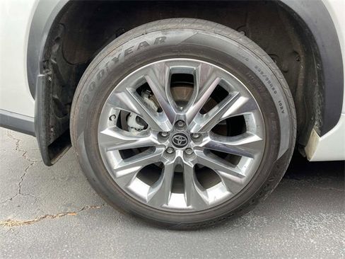 Used 2023 Toyota Highlander Limited image 8