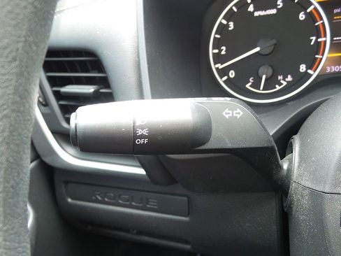 Used 2024 Nissan Rogue S FWD image 39