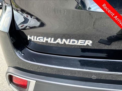 Certified 2019 Toyota Highlander Limited AWD/4WD image 24