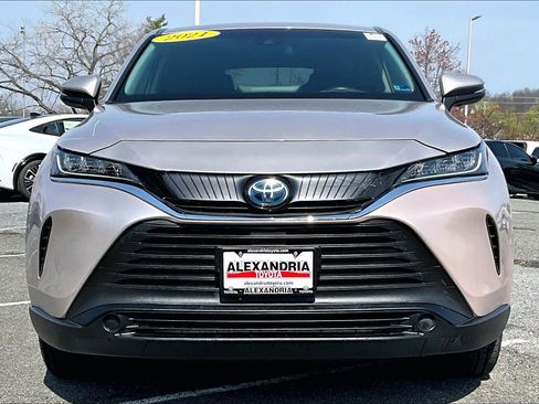 Used 2021 Toyota Venza LE image 3