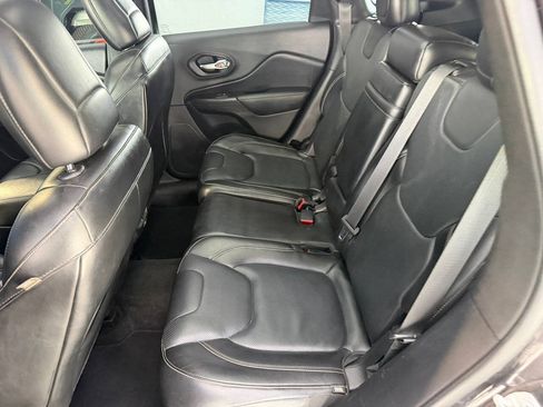 Used 2015 Jeep Cherokee Limited w/ Luxury Group FWD image 17