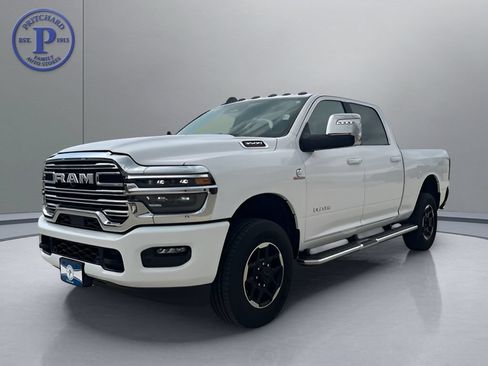 Used 2025 RAM 3500 Laramie AWD/4WD image 3