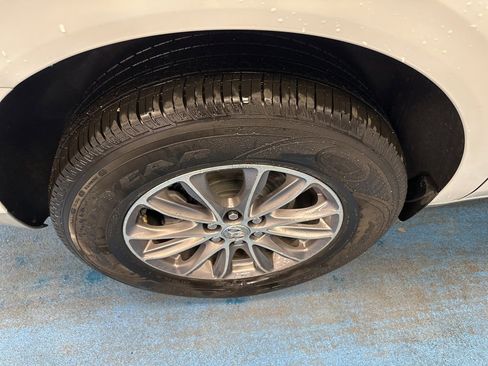 Certified 2024 Buick Enclave Premium image 5