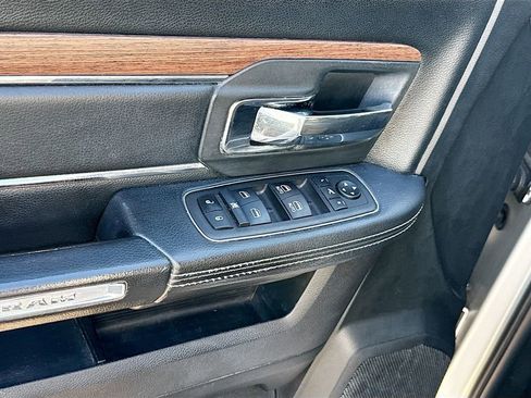 Used 2018 RAM 1500 Laramie AWD/4WD image 19
