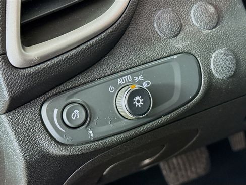 Used 2020 Chevrolet Trax LT image 9