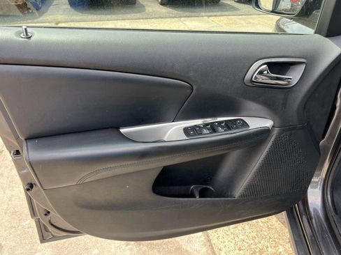 Used 2017 Dodge Journey SXT w/ Comfort/Convenience Group image 12