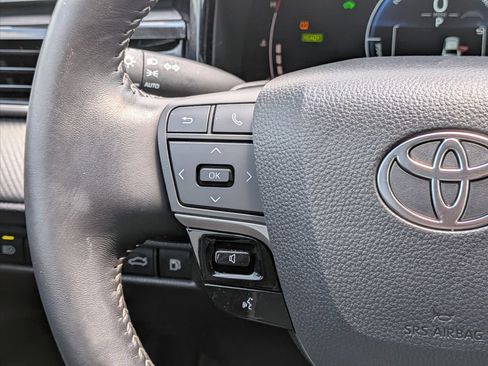Used 2025 Toyota Camry SE FWD image 14