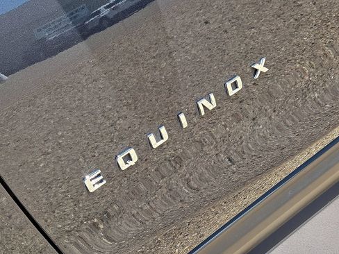 Used 2023 Chevrolet Equinox LT FWD image 11