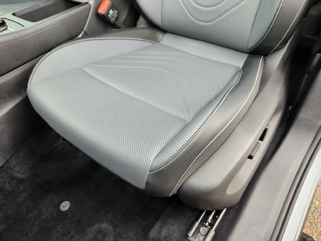 Used 2025 Volkswagen Tiguan SE AWD/4WD image 20
