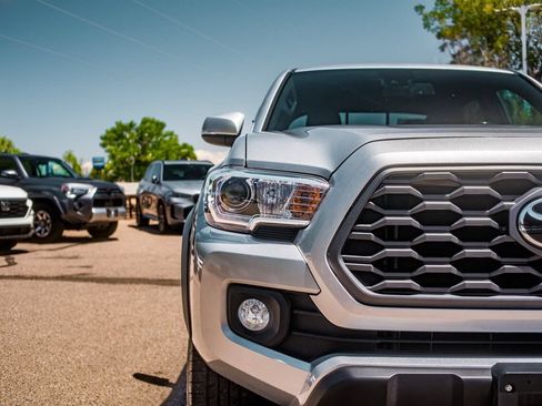Used 2023 Toyota Tacoma TRD Off-Road AWD/4WD image 9