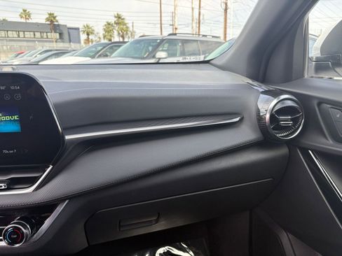 Used 2025 Chevrolet Equinox LT image 36