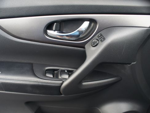 Used 2015 Nissan Rogue SV FWD image 26