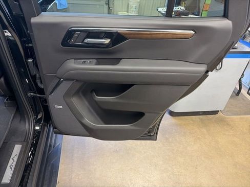 Used 2025 Chevrolet Tahoe High Country AWD/4WD image 28