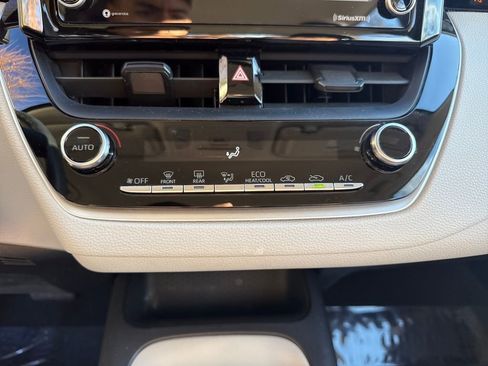 Used 2022 Toyota Corolla LE image 22