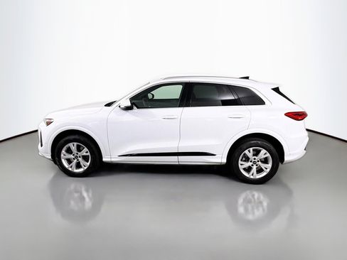 Certified 2025 Audi Q5 Premium w/ Convenience Package image 2