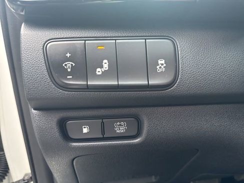 Used 2017 Kia Niro EX image 17