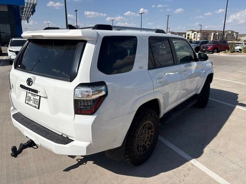 Used 2021 Toyota 4Runner SR5 AWD/4WD image 9