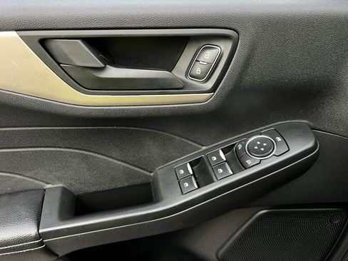 Used 2022 Ford Escape SE w/ SE Sport Appearance Package image 25