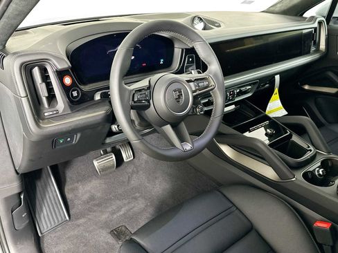 New 2025 Porsche Cayenne Turbo image 4