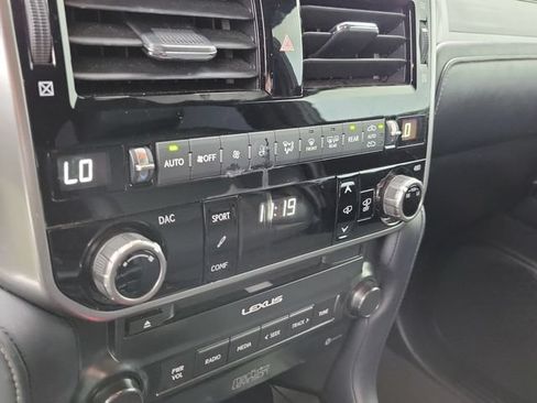Used 2022 Lexus GX 460 Luxury w/ Accessory Package AWD/4WD image 28