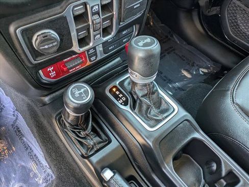 Used 2021 Jeep Wrangler Unlimited Rubicon w/ Dual Top Group AWD/4WD image 12