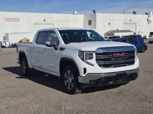 Used 2025 GMC Sierra 1500 SLT image 2