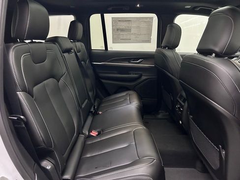 New 2025 Jeep Grand Cherokee Limited AWD/4WD image 15