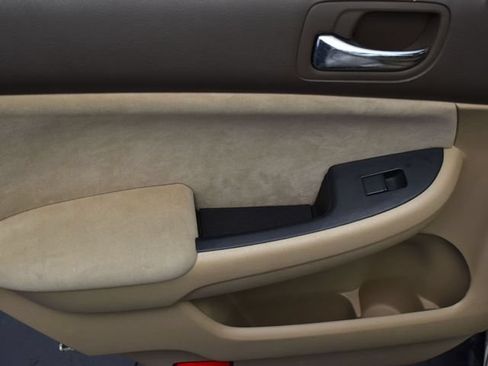 Used 2003 Honda Accord LX image 17