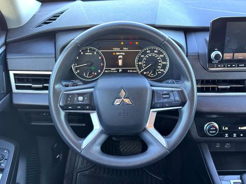 Used 2022 Mitsubishi Outlander ES image 21