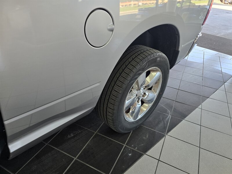 Used 2020 RAM 1500 Classic SLT AWD/4WD image 31