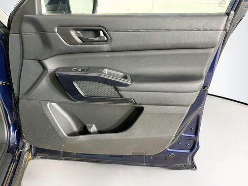 Used 2025 Nissan Pathfinder SV AWD/4WD image 33